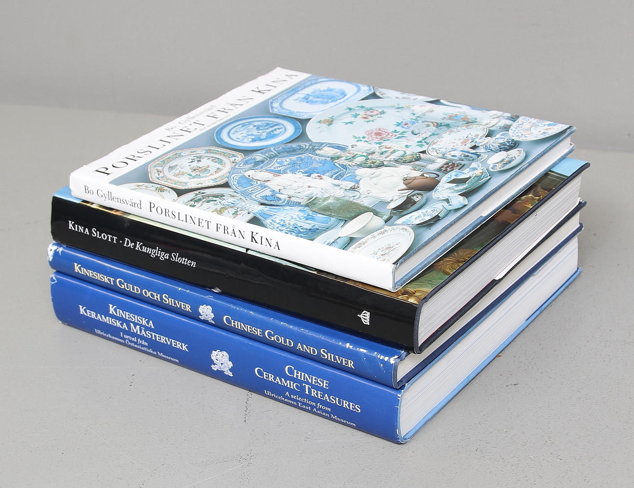 BÖCKER, 4 st, bland annat kinesiskt konsthantverk.