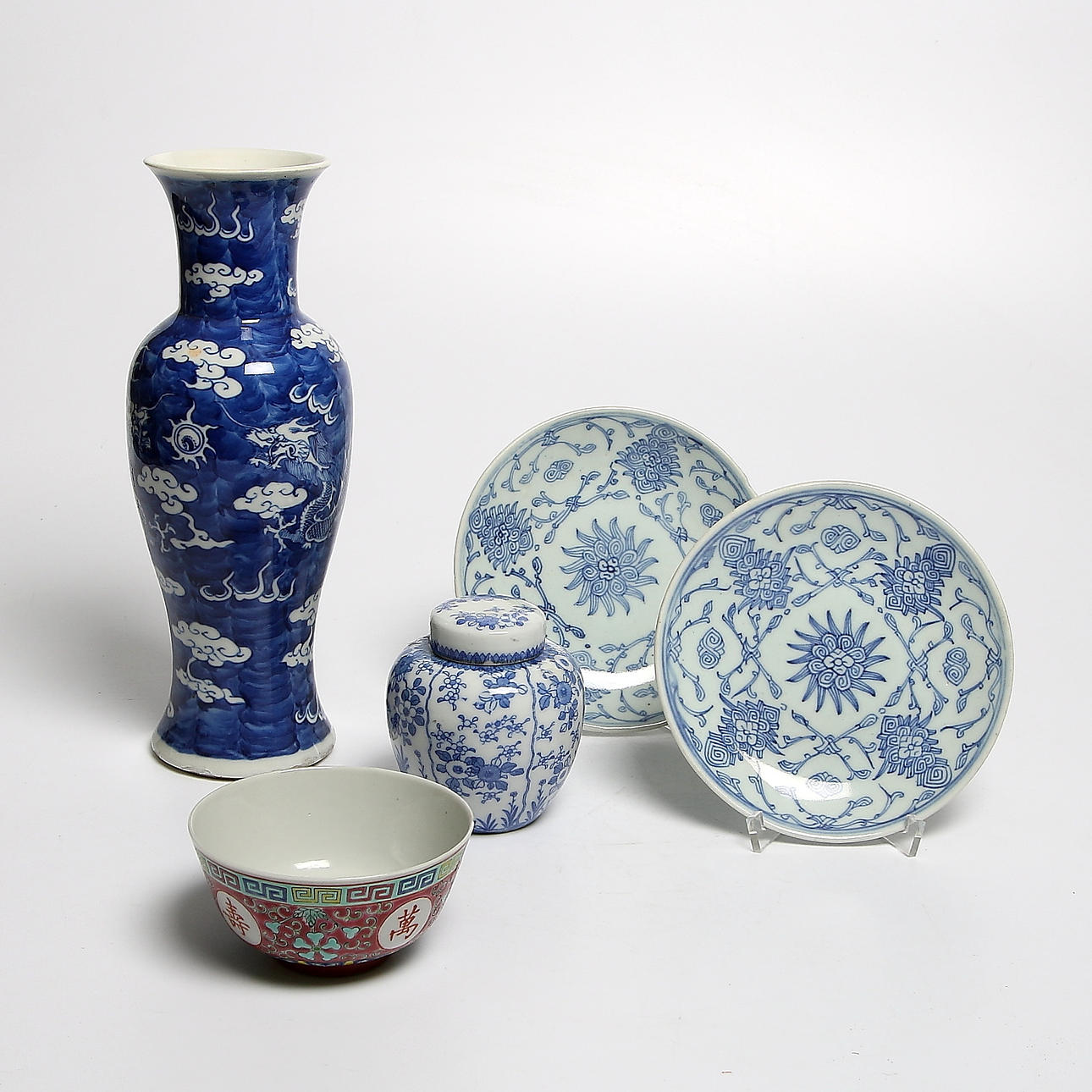 PARTI KINESISKT PORSLIN, 5 delar, 17-1900-tal.