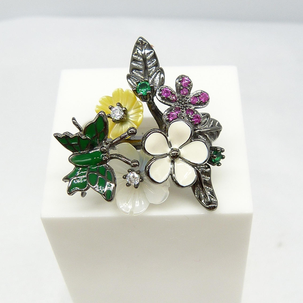 TROPISKA BLOMMOR RING.