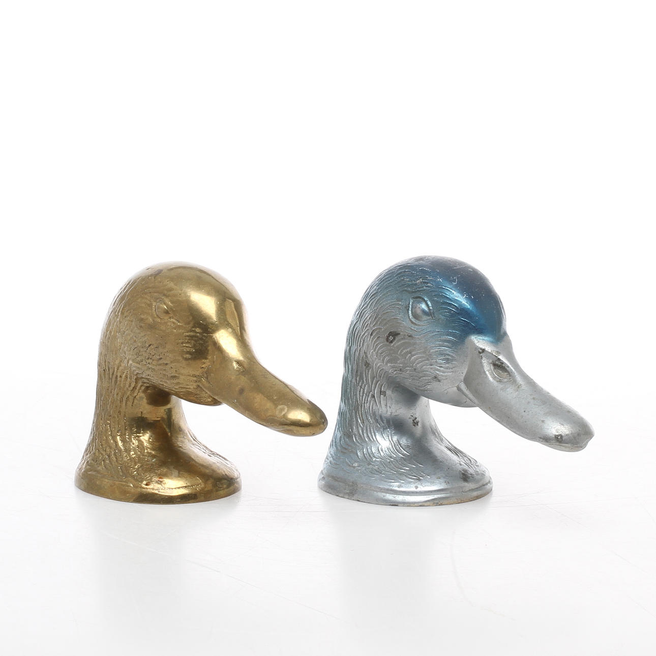 KAPSYLÖPPNARE, 2 st, metall, i form av ankhuvuden, 1900-tal.