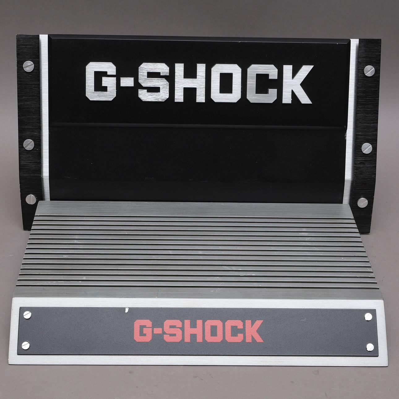 KLOCKDISPLAY, 2 delar, G-Shock, Casio. Klockor & Ur - Övriga ur - Auctionet