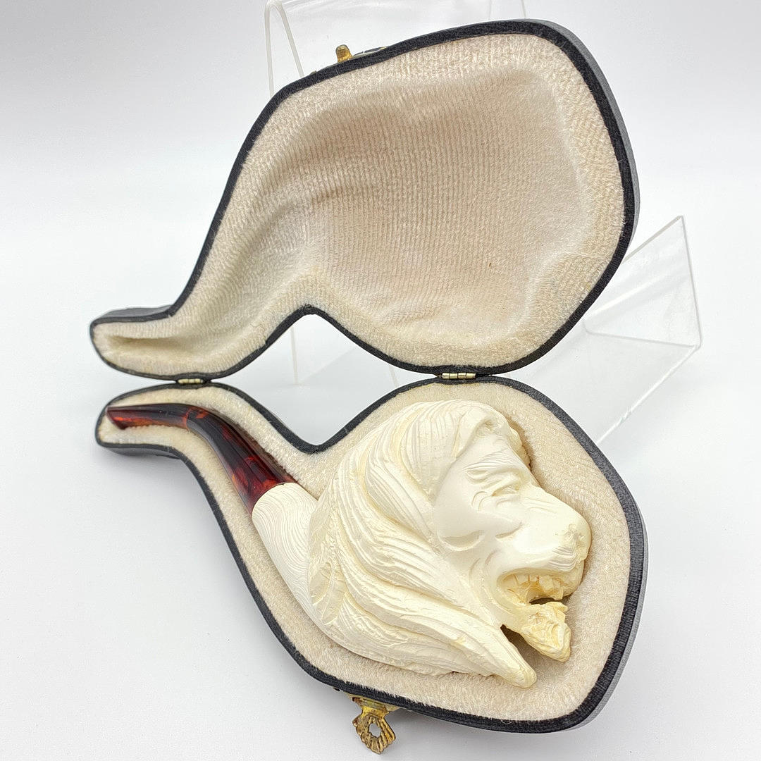 PIPA DE ESPUMA DE MAR CABEZA DE LEÓN CON ESTUCHE.