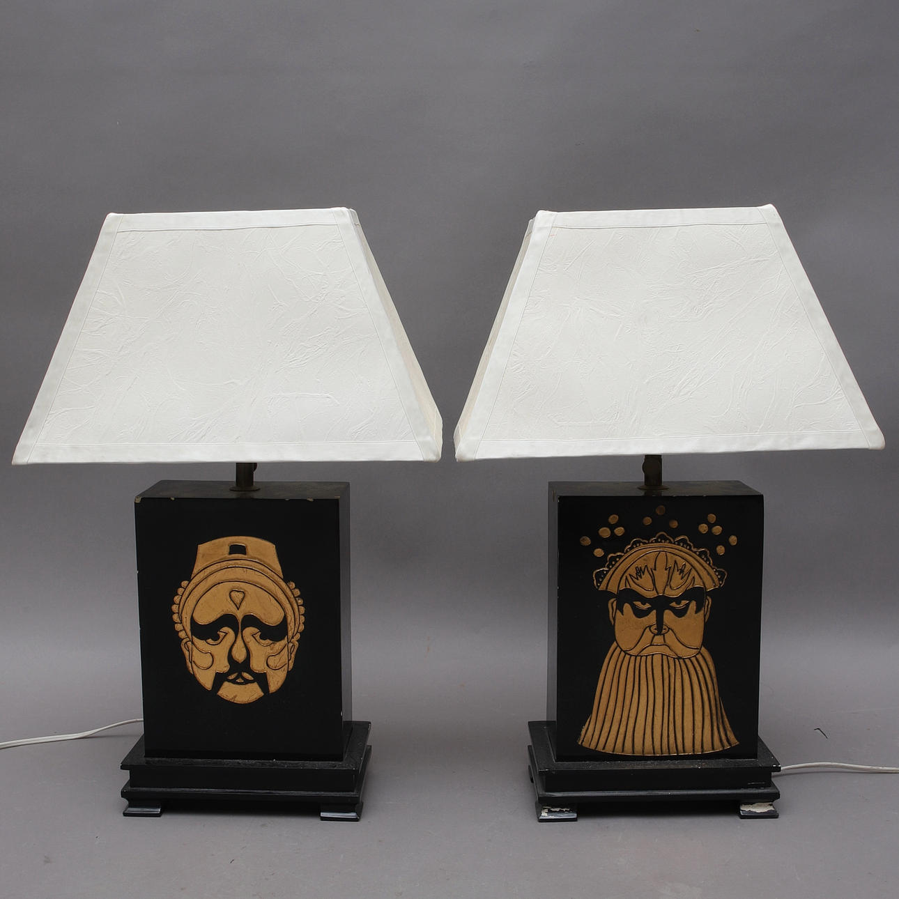 BORDSLAMPOR, 1 par, ansikten, keramik.