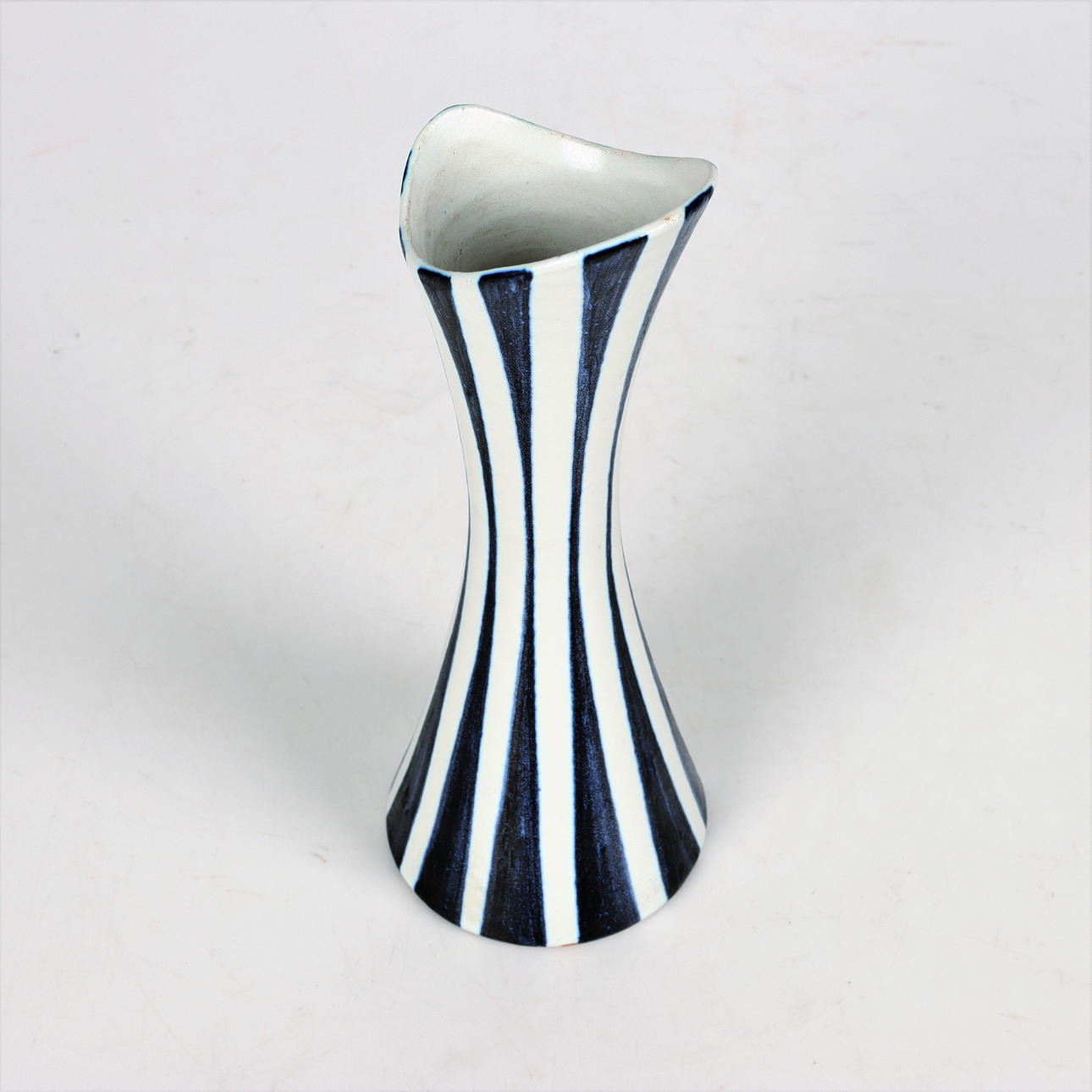 METTE DOLLER. Vase, glazed stoneware, 1950s.