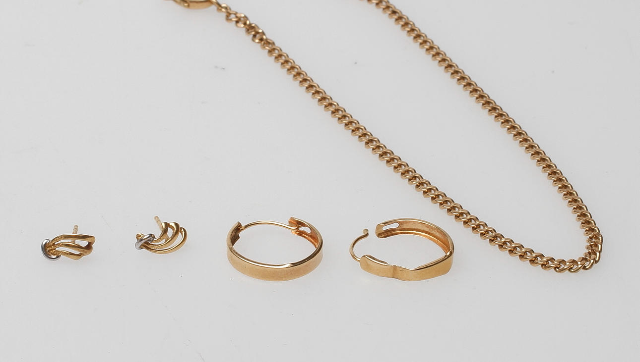 GULDSMYCKEN, 14-18k guld, vikt ca 7,4 gr.