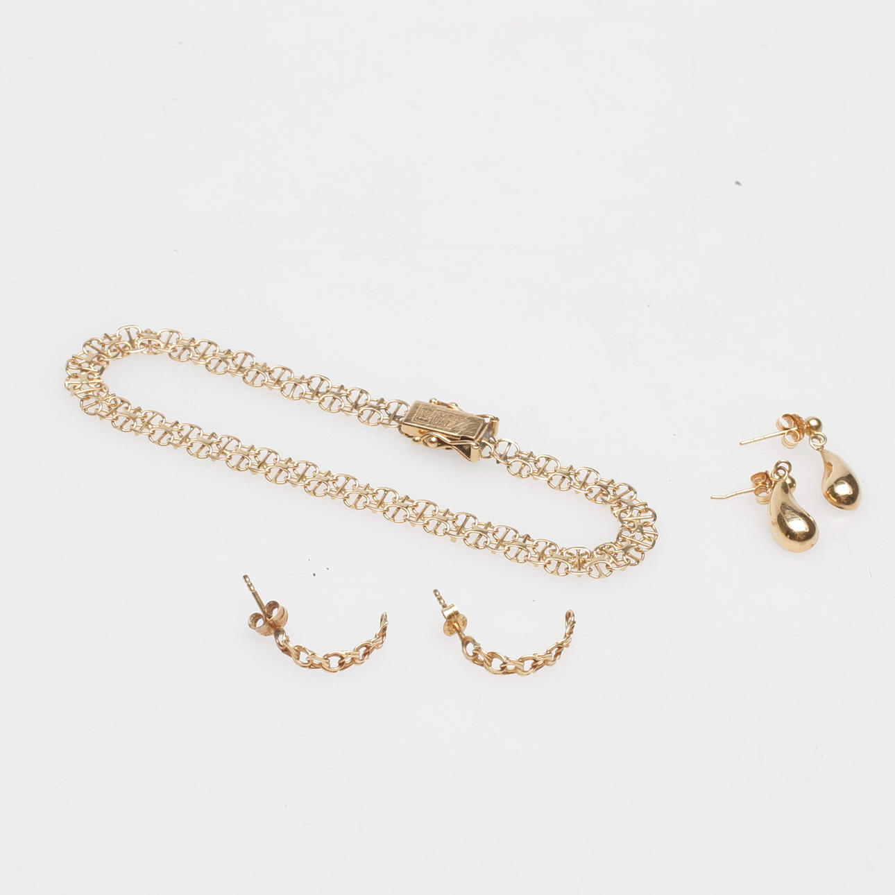 ARMBAND samt 2 PAR ÖRHÄNGEN, 18k guld, vikt ca 7,7 gr.