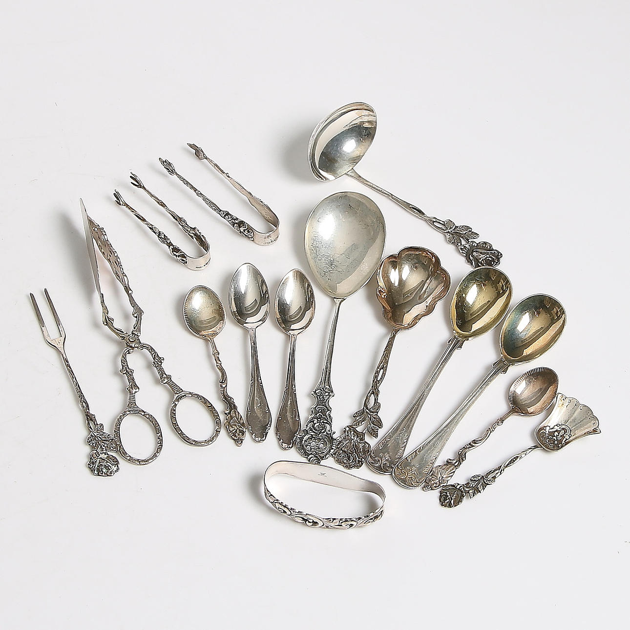 PARTI BESTICKDELAR, silver, bl.a, modell "Rosen", Gewe, totalvikt 297 gram.