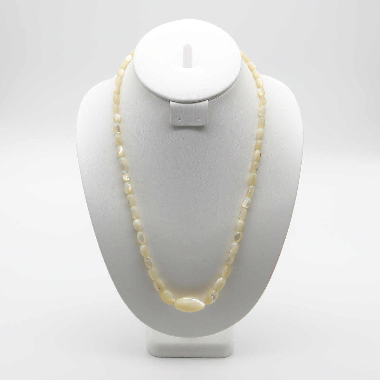 ANTIK MÅNSTEN HALSBAND.