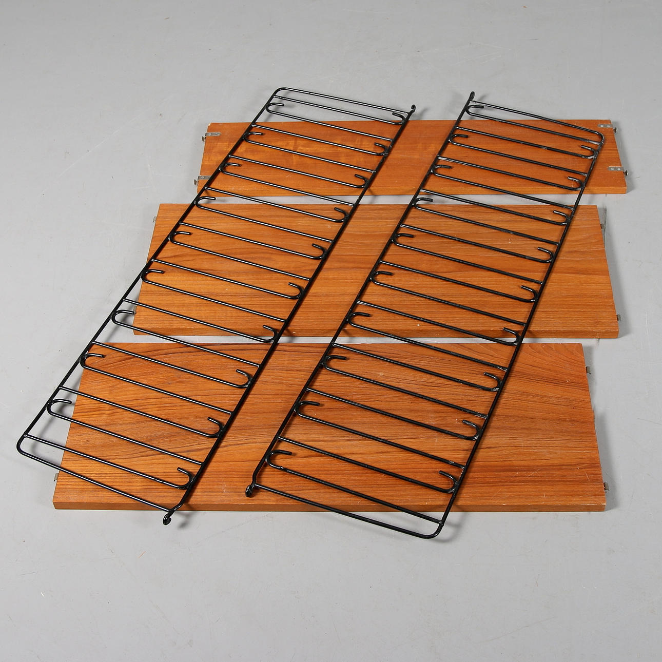 BOKHYLLA, string-modell, 1900-talets andra hälft.