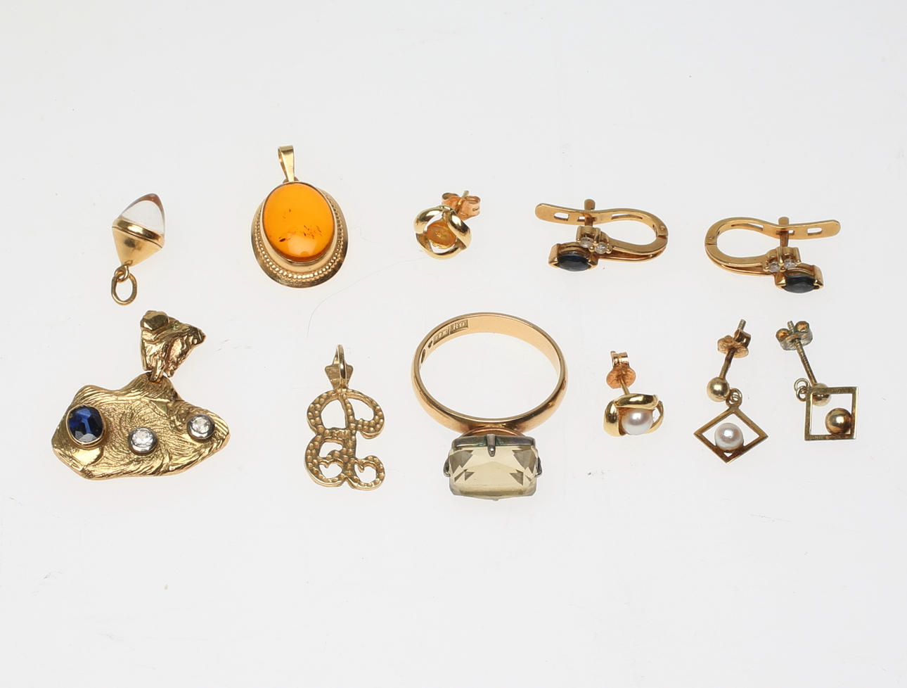 GULDFÖREMÅL, 18 K, 14 K.