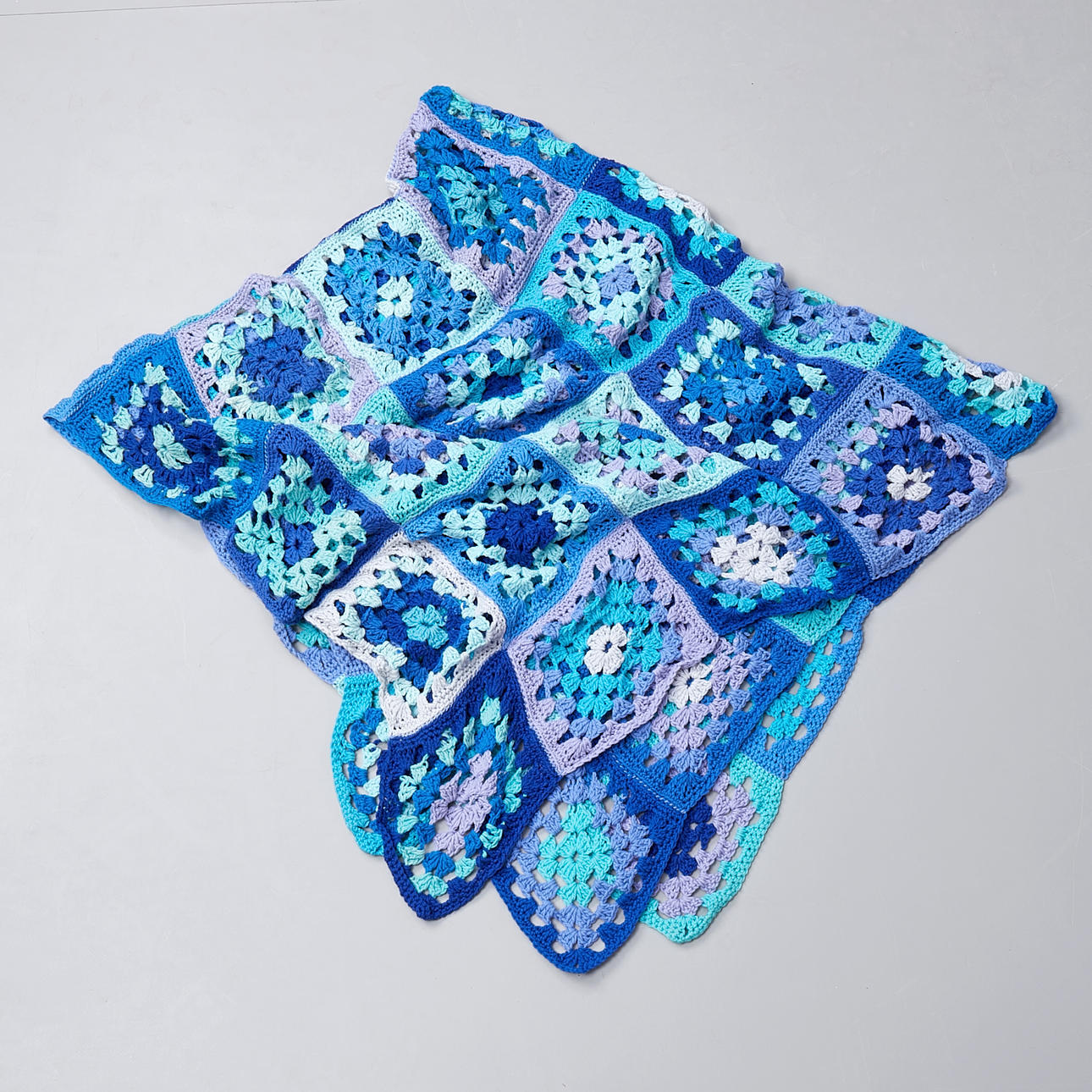 PLAID, azul, turquesa y morado.