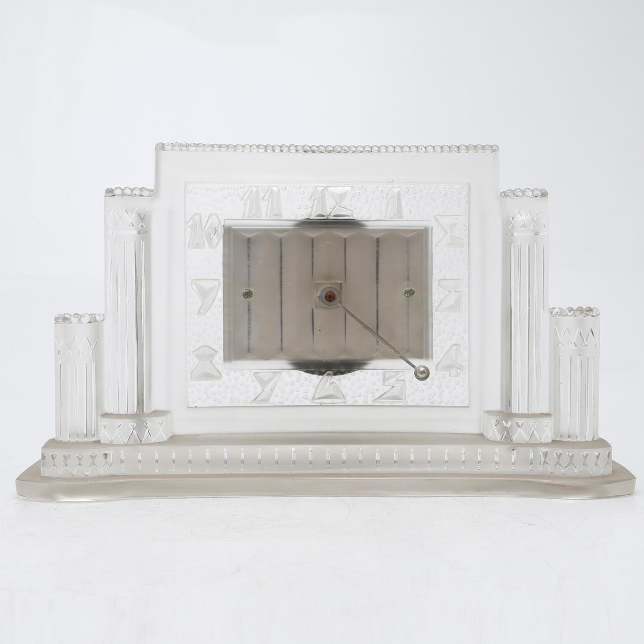 LEÓN HATOT. Art-Deco-Tischuhr.