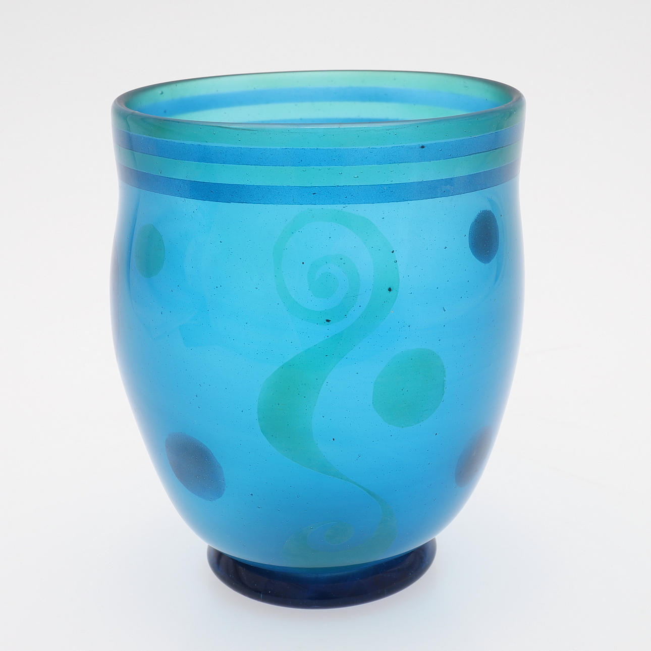 HANNA GRILL. VASE, GLAS, EIGENES STUDIO.