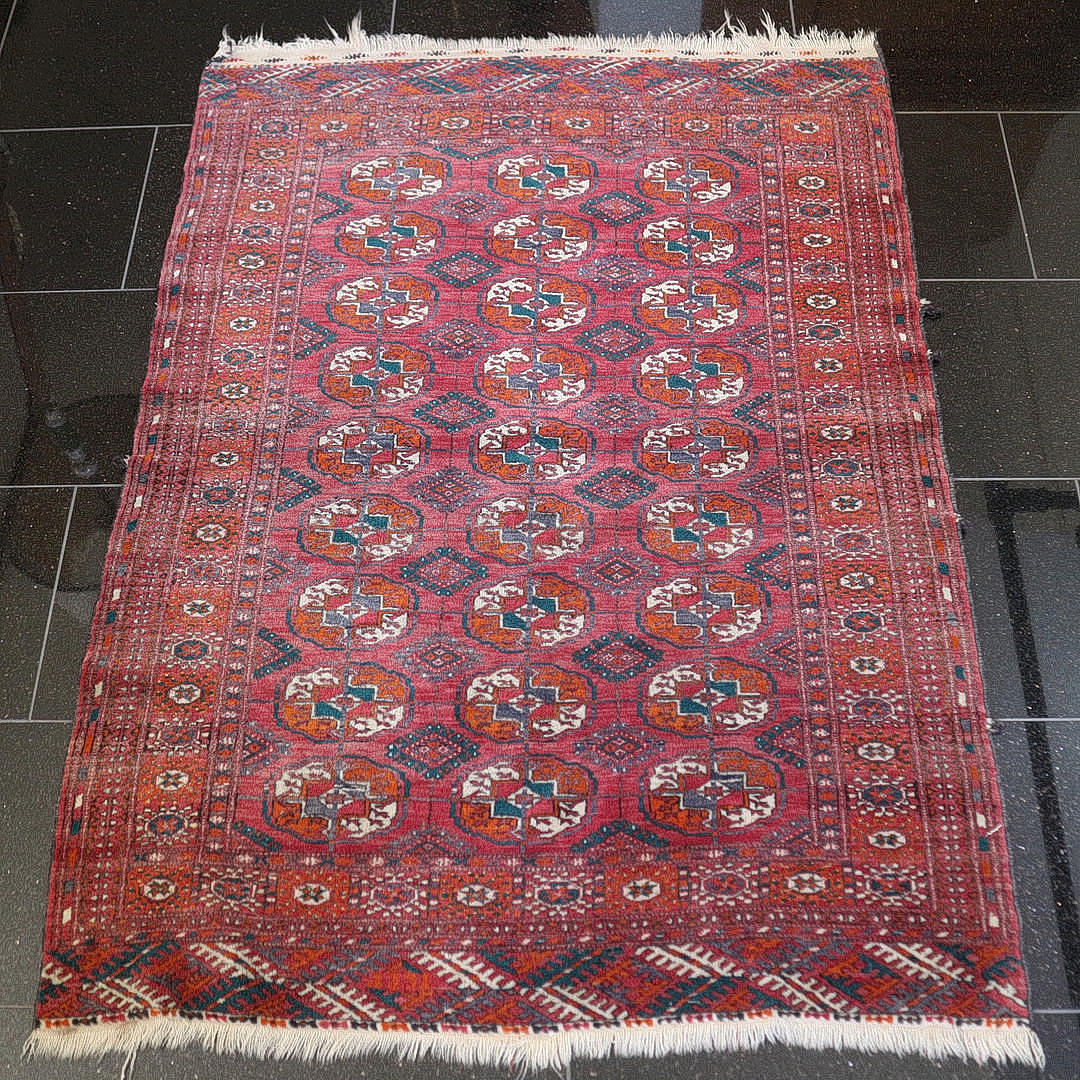 TEKKE BUCHARA TEPPICH ANTIK.