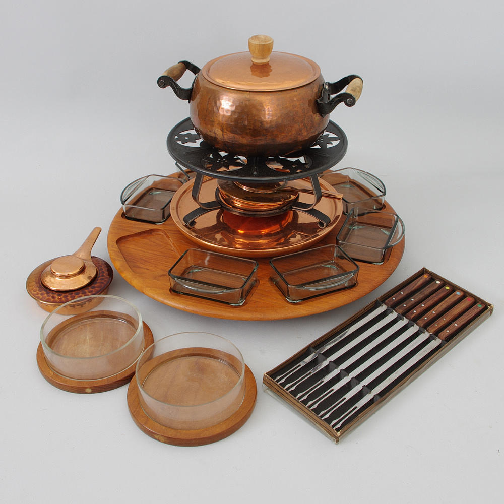 FONDUEGRYTA MED TILLBEHÖR, Digsmed, Danmark.