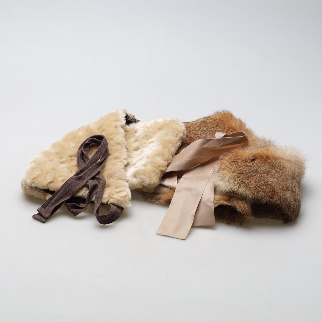 PÄLSKRAGAR, 2 st, 1900-tal.