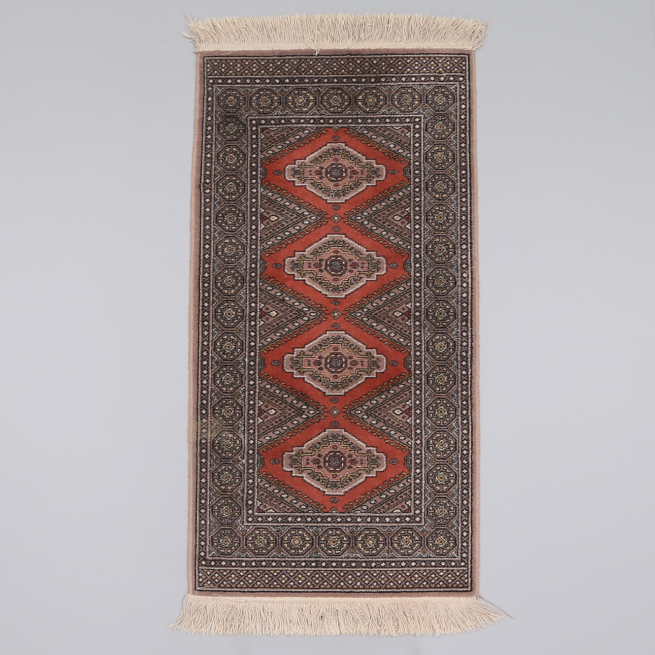 MINIMATTA, machine-made, 1900s, 140 x 70 cm.