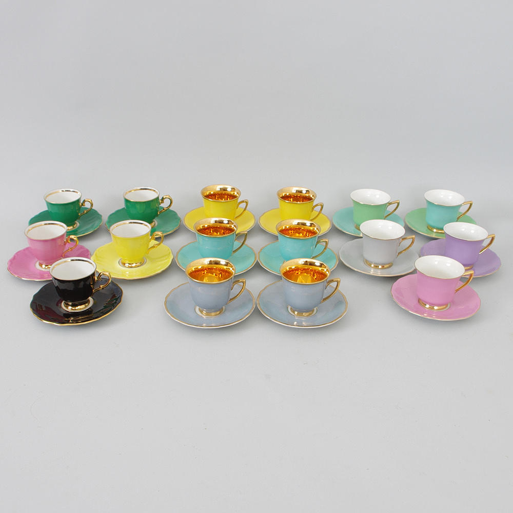 MOCKAKOPPAR, olikfärgade med förgyllningar, bl. a, Tyskland.