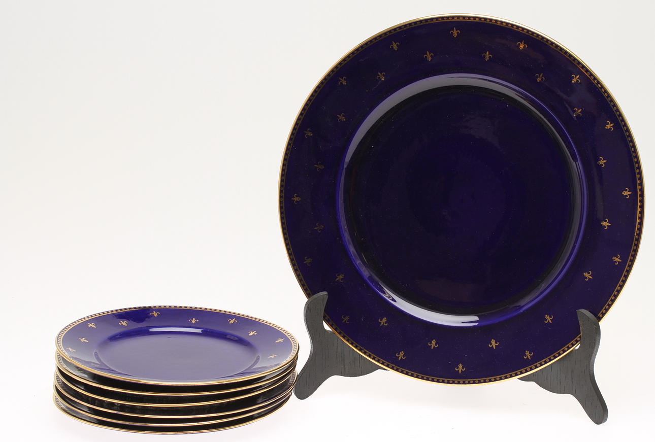 ASSIETTER, 6 st, samt FRUKTFAT, Rörstrand, Dekor av Fransk lilja. 1900-tal.