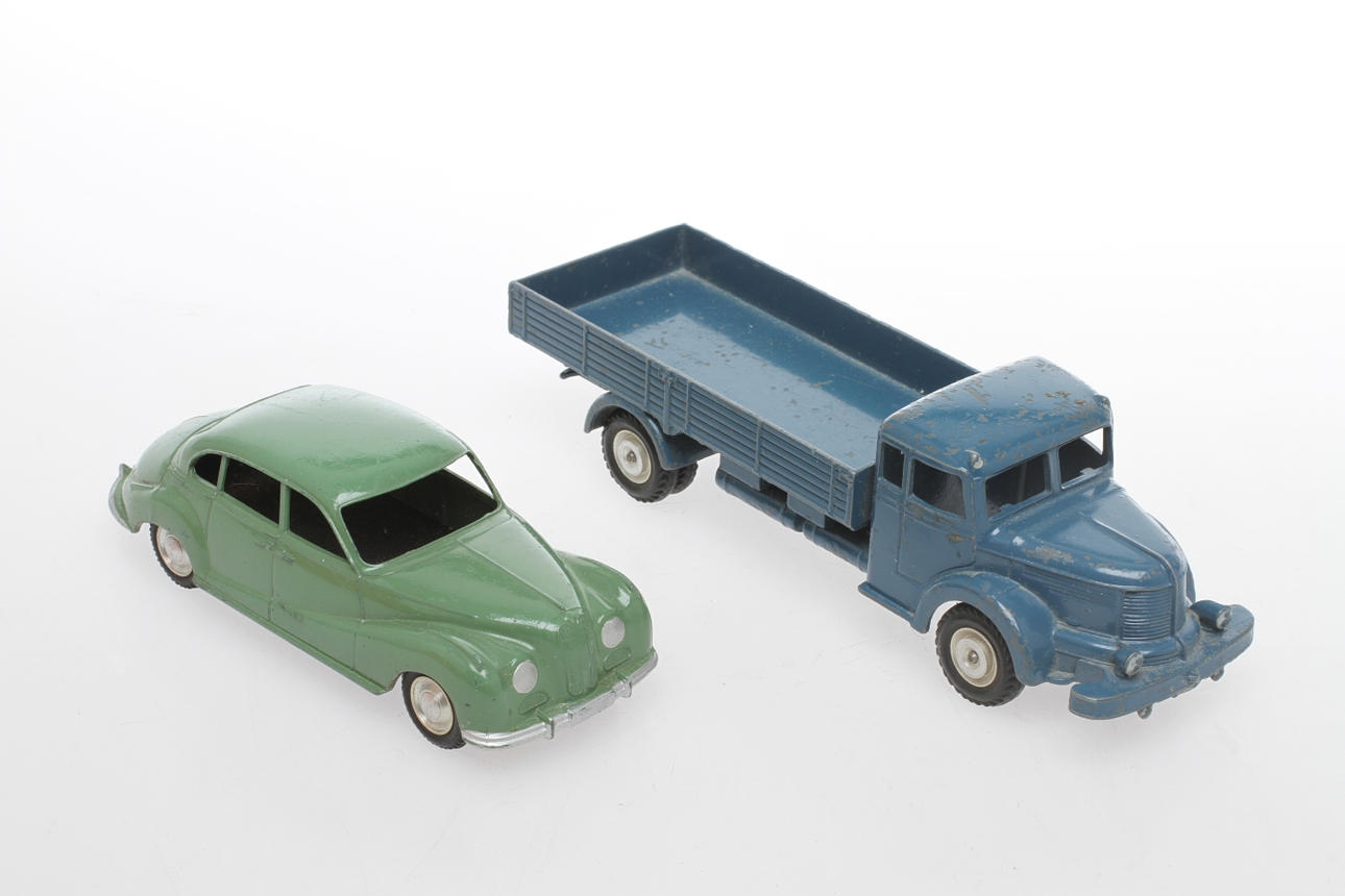 MODELLBILAR MÄRKLIN 5524/16 BMW grön och LASTBIL blå.