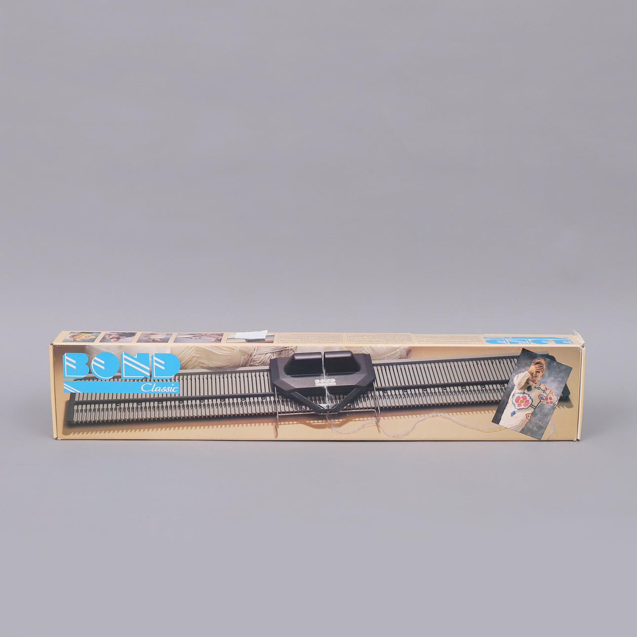 STRICKMASCHINE, Bond Classic.