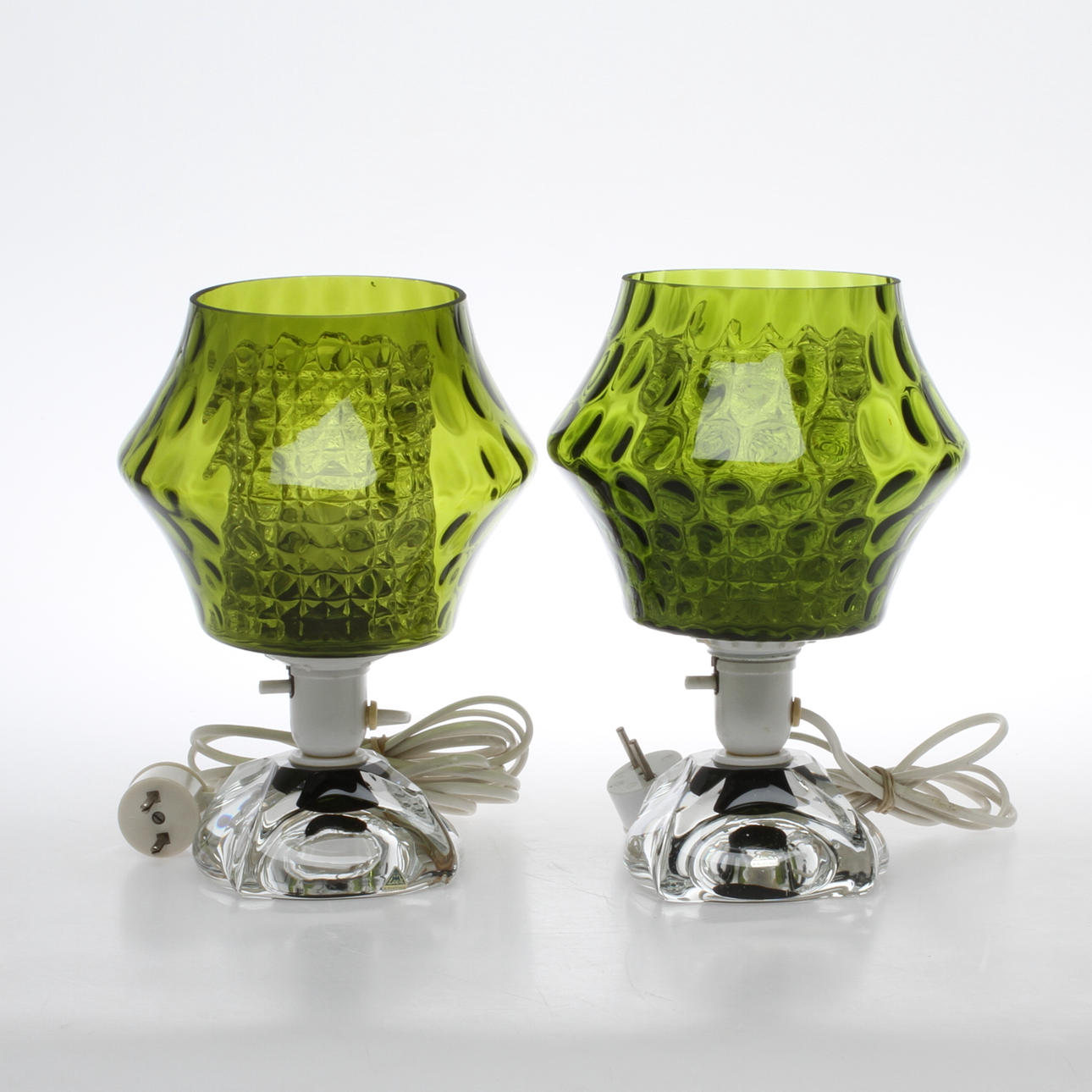 BORDSLAMPOR, 1 par,glas, Leek Kristall, 1900-talets andra hälft.