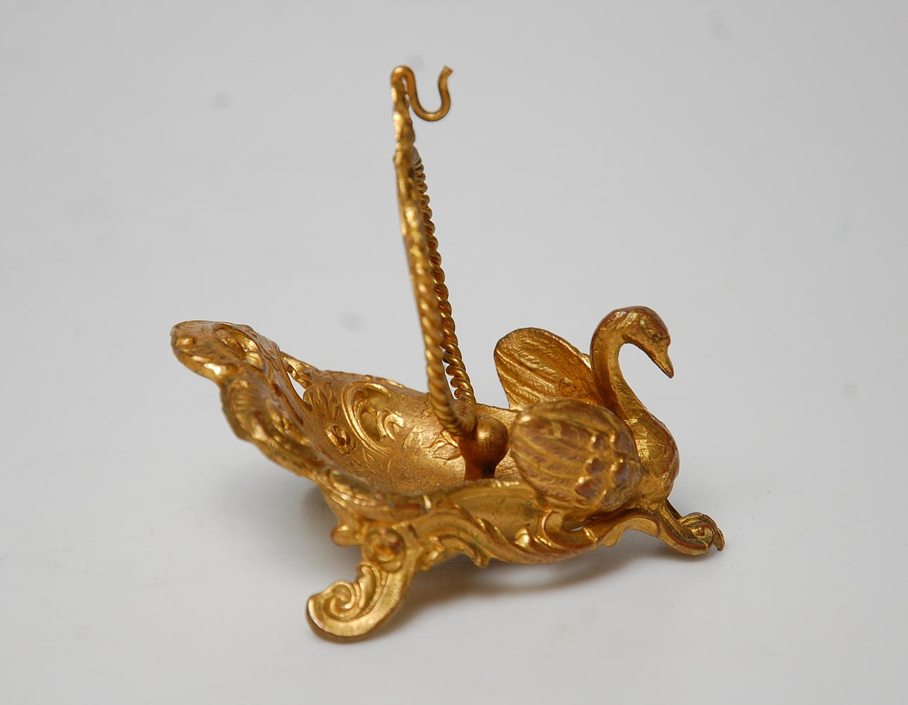 KLOCKSTÄLL, bronserad metall, med svan, 1900-tal.