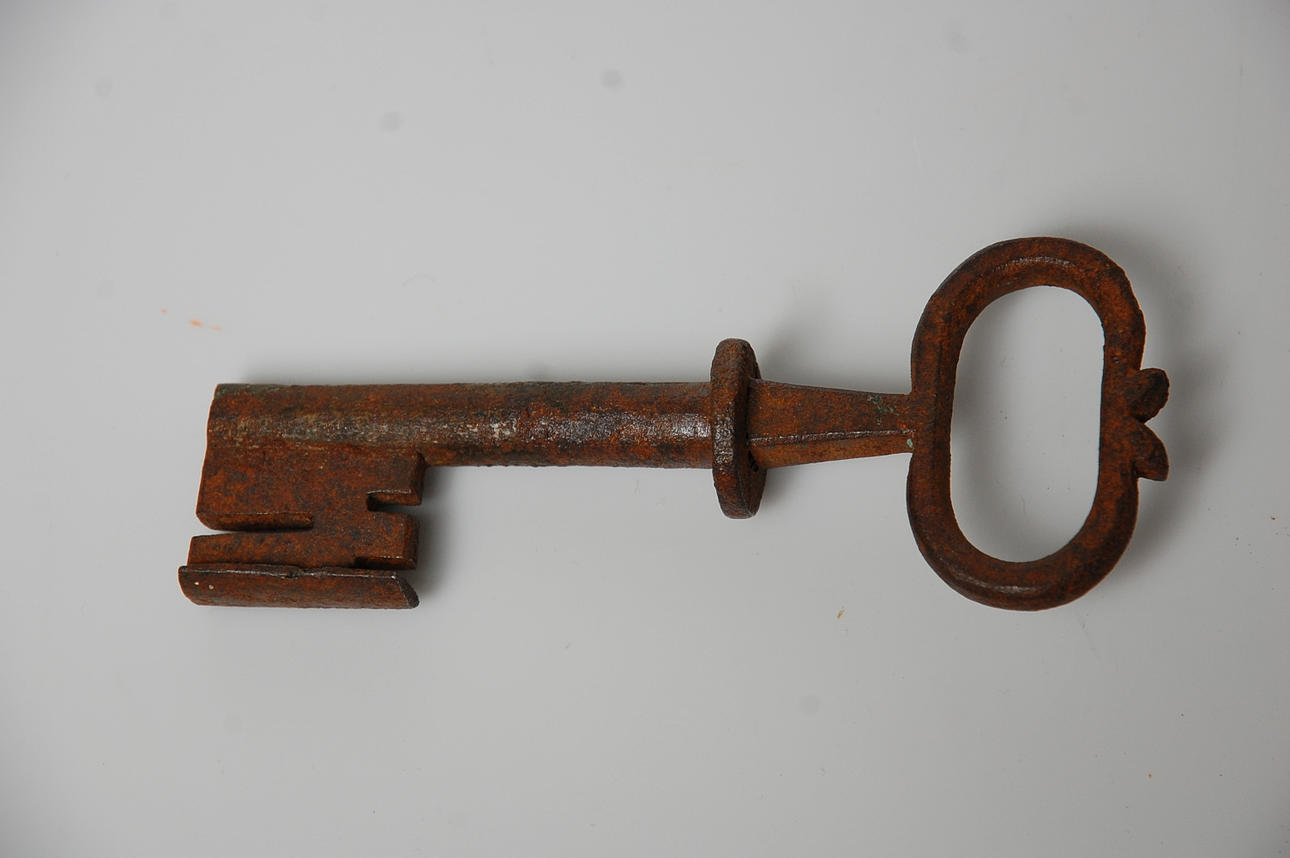 KEY, 16-1700s.
