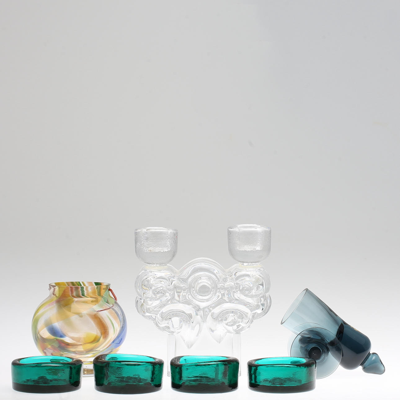 PARTI KONSTGLAS. 7 delar. Bl. a Lars Hellsten, Erik Höglund.