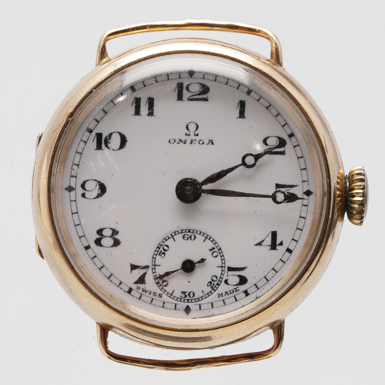 OMEGA. ET VINTAGE 9 CARAT GULD UR.