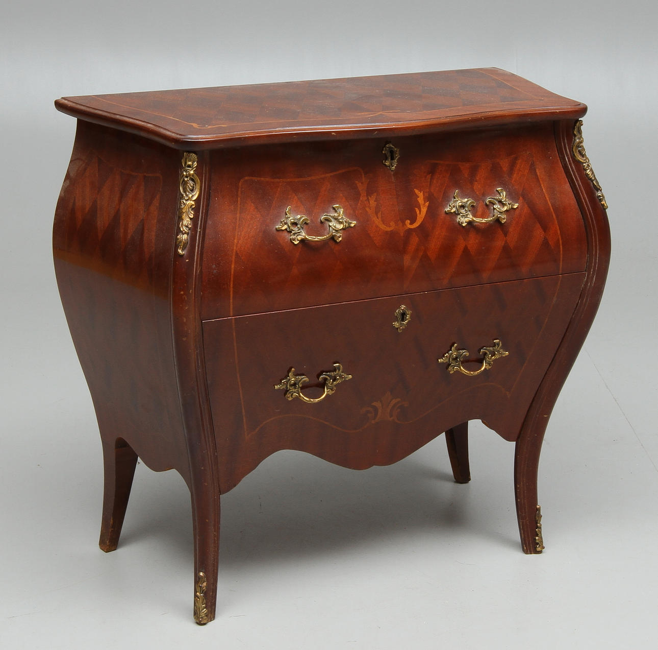 BYRÅ, rokokostil, 1900-tal.