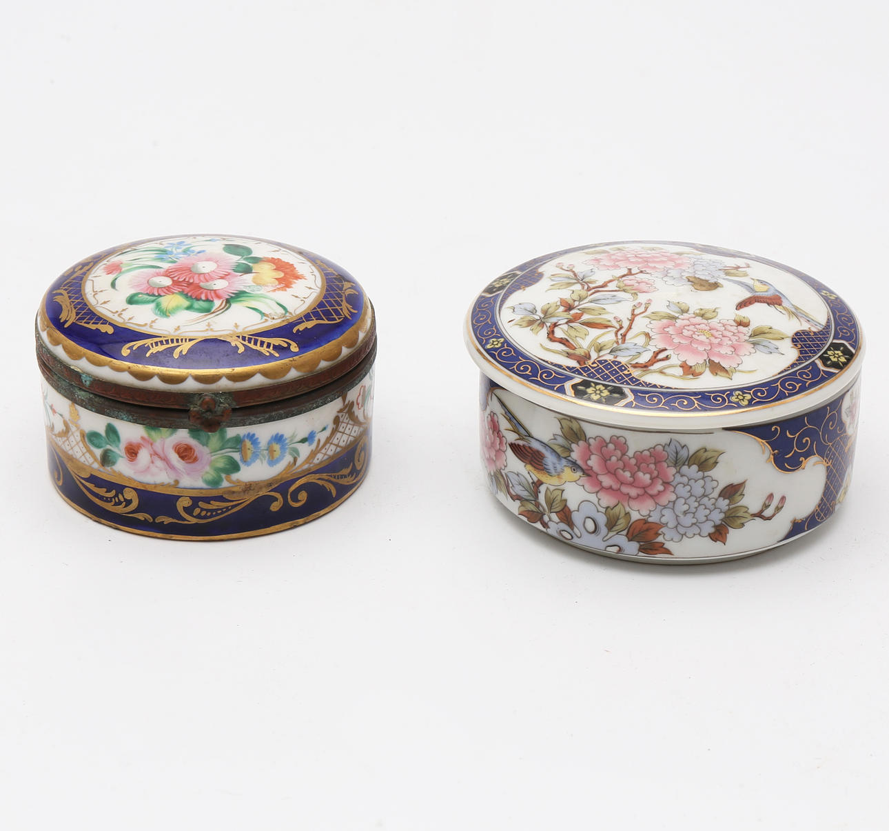 ASKAR, 2 st, europeiskt porslin, 1900-tal.