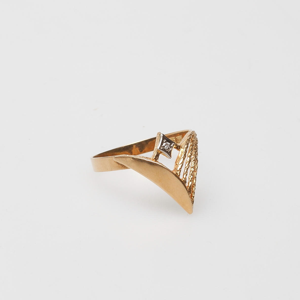 RING, 18k guld, vikt ca 2,8 gr.