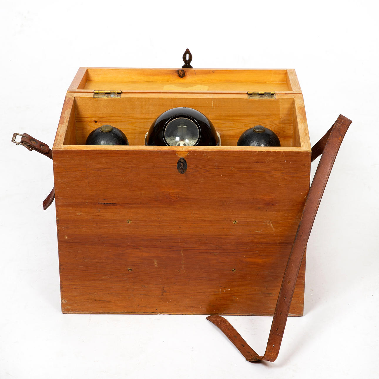 COMPASS, labeled "HMS Bävern", 1900s.