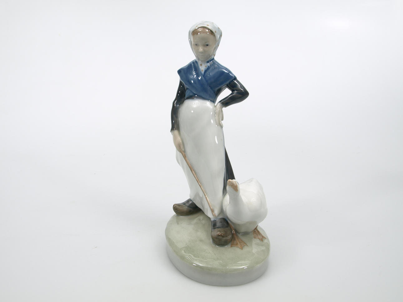 FIGURIN, porslin, Flicka med gås, Kunglig Dansk.