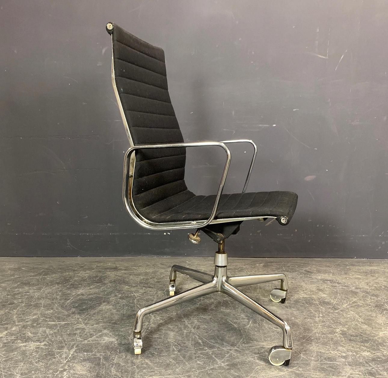 CHARLES & RAY EAMES. ALU CHAIR.