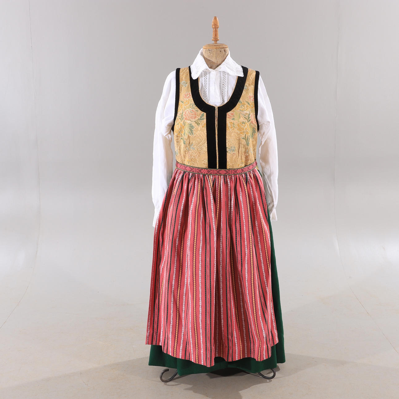 FOLKDRÄKT, 3 delar, Luggude Härad, Skåne.