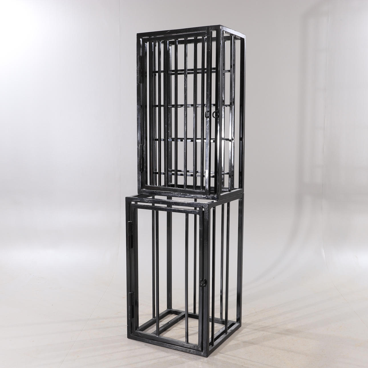 WEINREGAL/WEINKÄFIG, 2 Stück, lackiertes Metall.