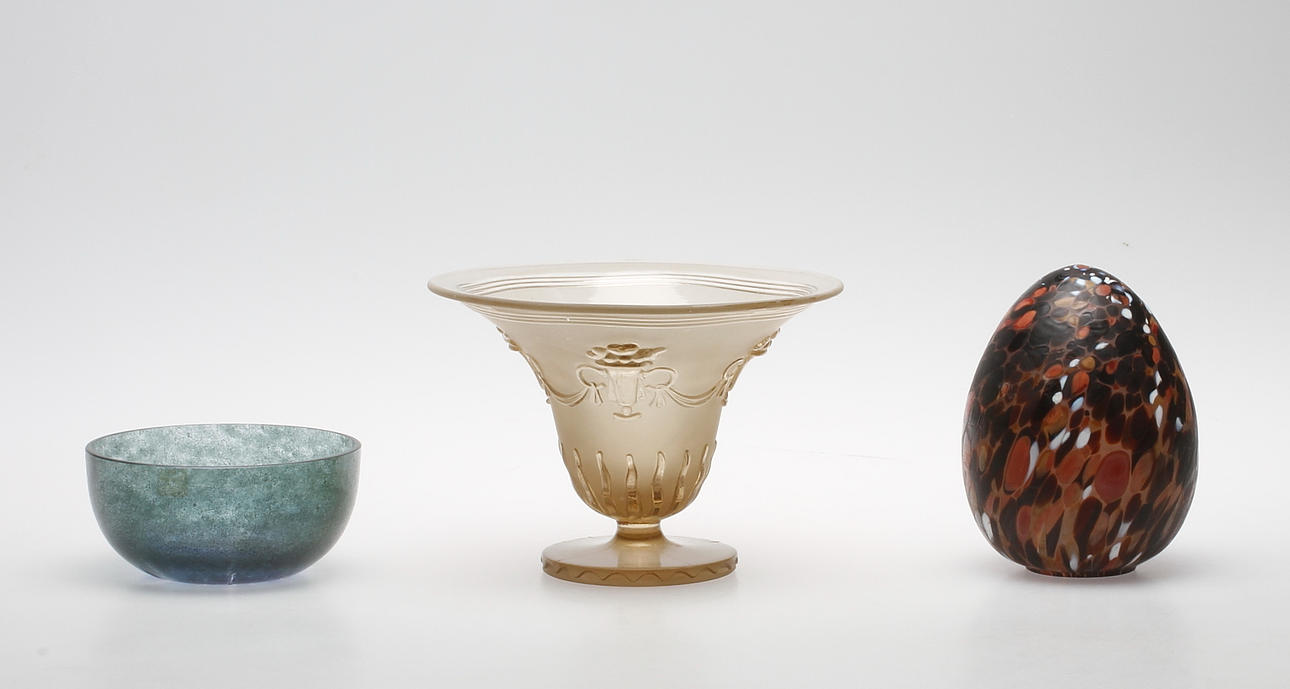 GLASFÖREMÅL, 3 delar, Boda, Elme samt Kosta, 1900-tal.