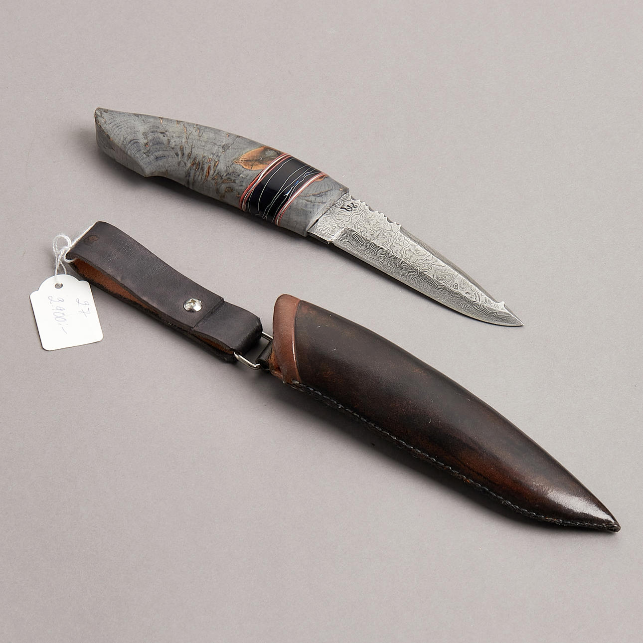 THOMAS OLOFSSON. Kniv, blad av damaskstål.