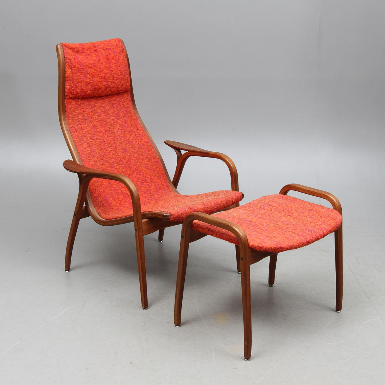 FÅTÖLJ OCH FOTPALL, "Lamino", Yngve Ekström, Swedese. 1900-talets andra hälft.