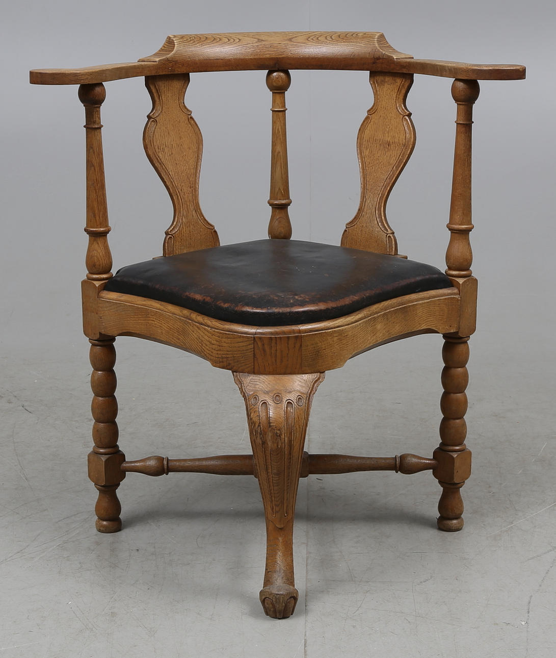 PUDERSTOL, 1900-talets första hälft.