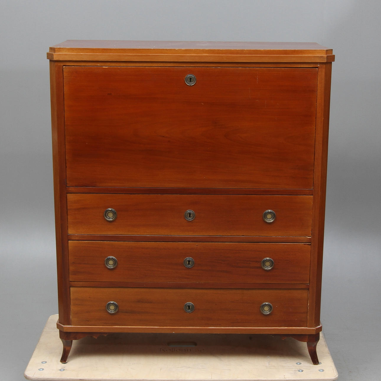 CHIFFONJE, 1800-talets andra hälft.