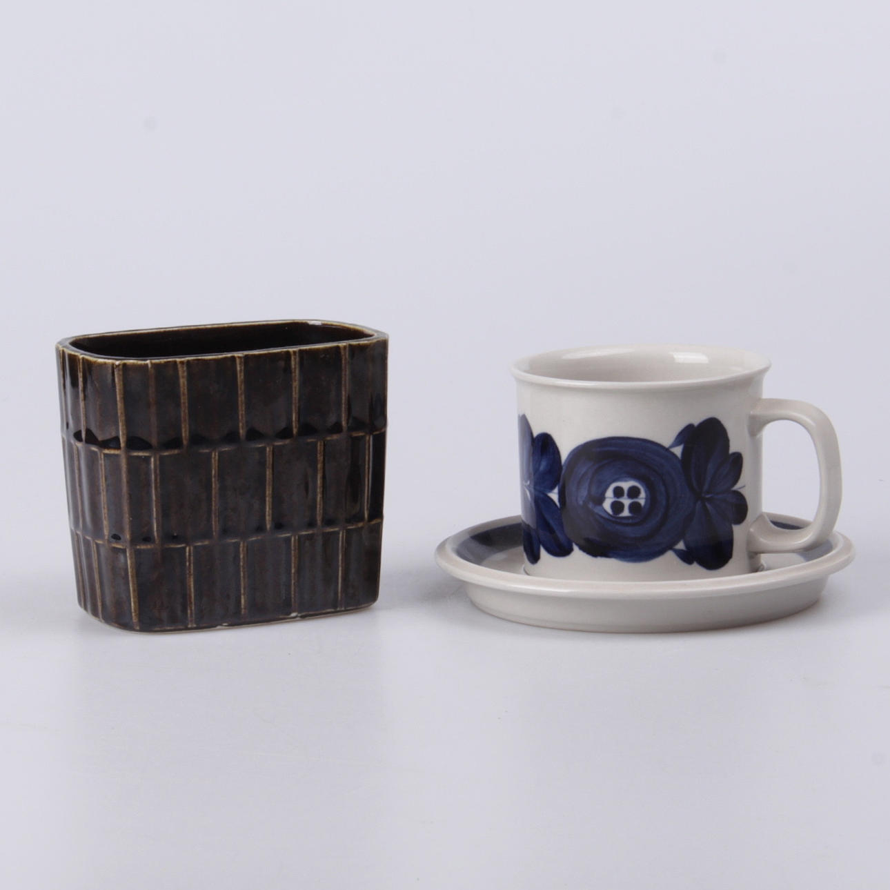 TEKOPP, med fat samt vas, delvis Ulla Procope, Arabia.