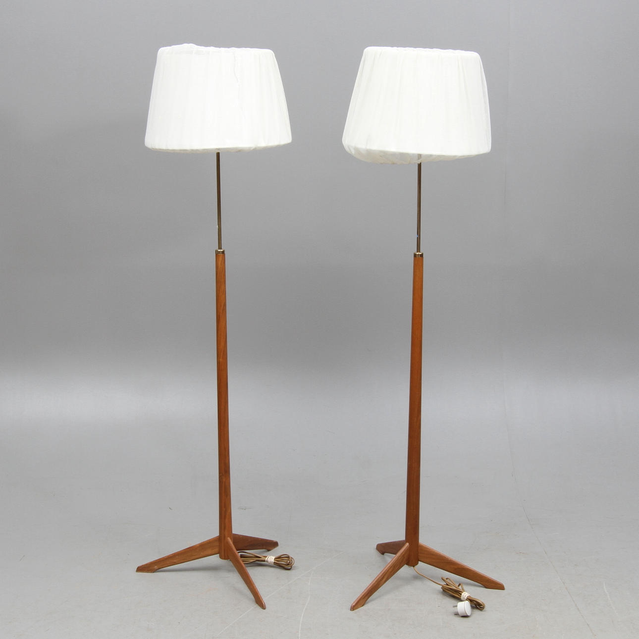 GOLVLAMPOR, ett par, Bergbom, "G -34", 1900-talets andra hälft.