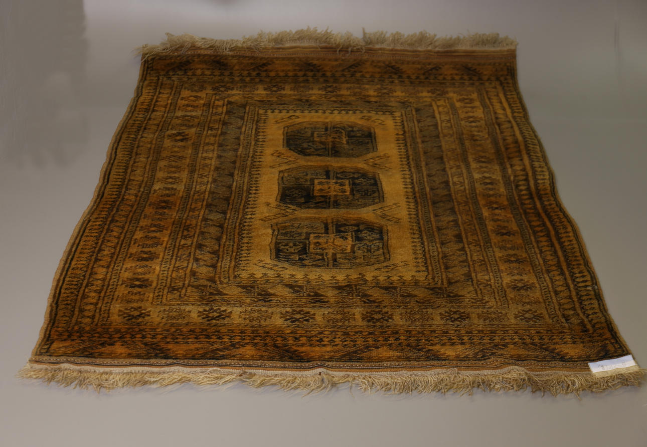 MATTA. Afghan. Guld. Afganistan. 200x130 cm.