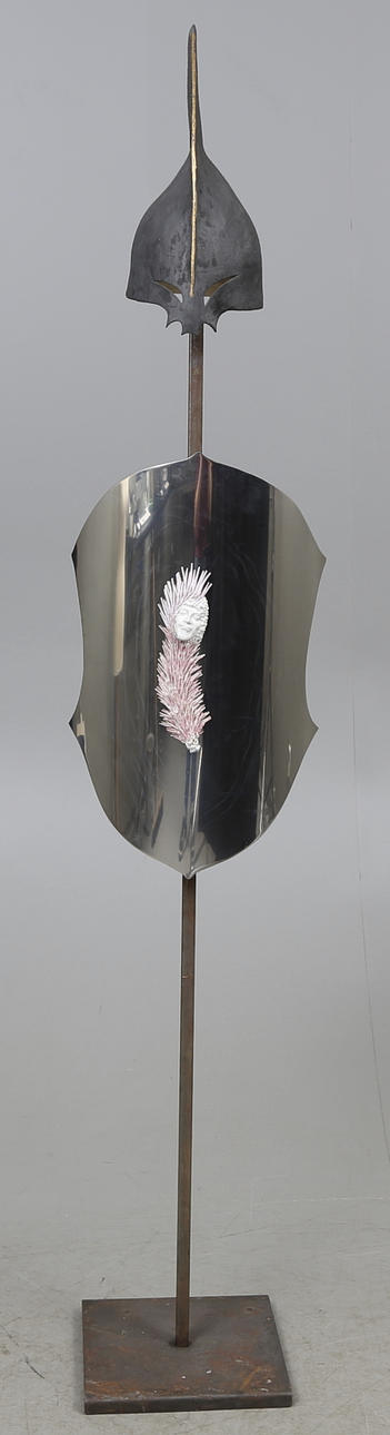 LASSE FRISK. Skulptur, höjd 196 cm.