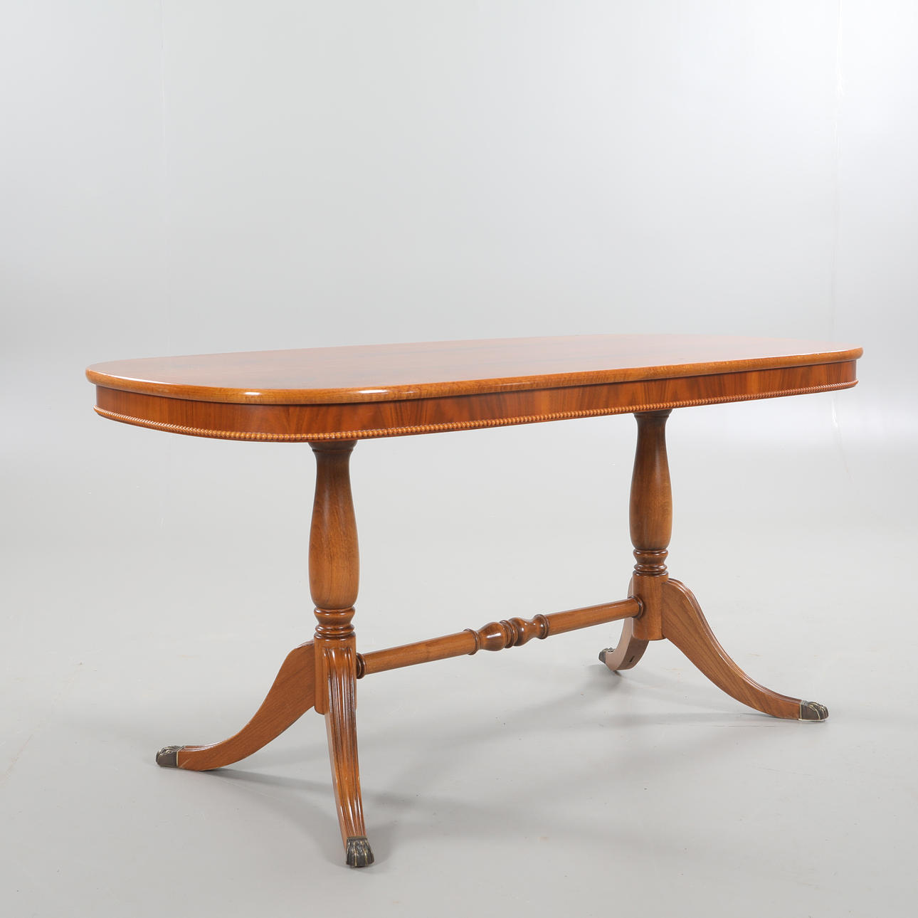 BORD engelskt, mässingsavslut.