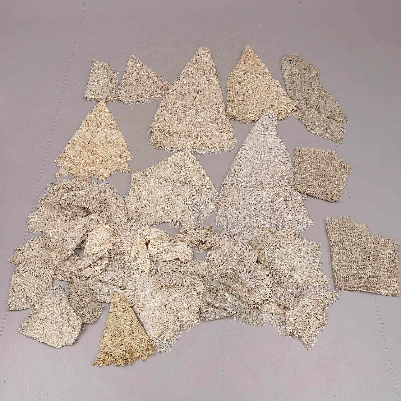 DUKAR, stickade, lin, bomull, större parti.