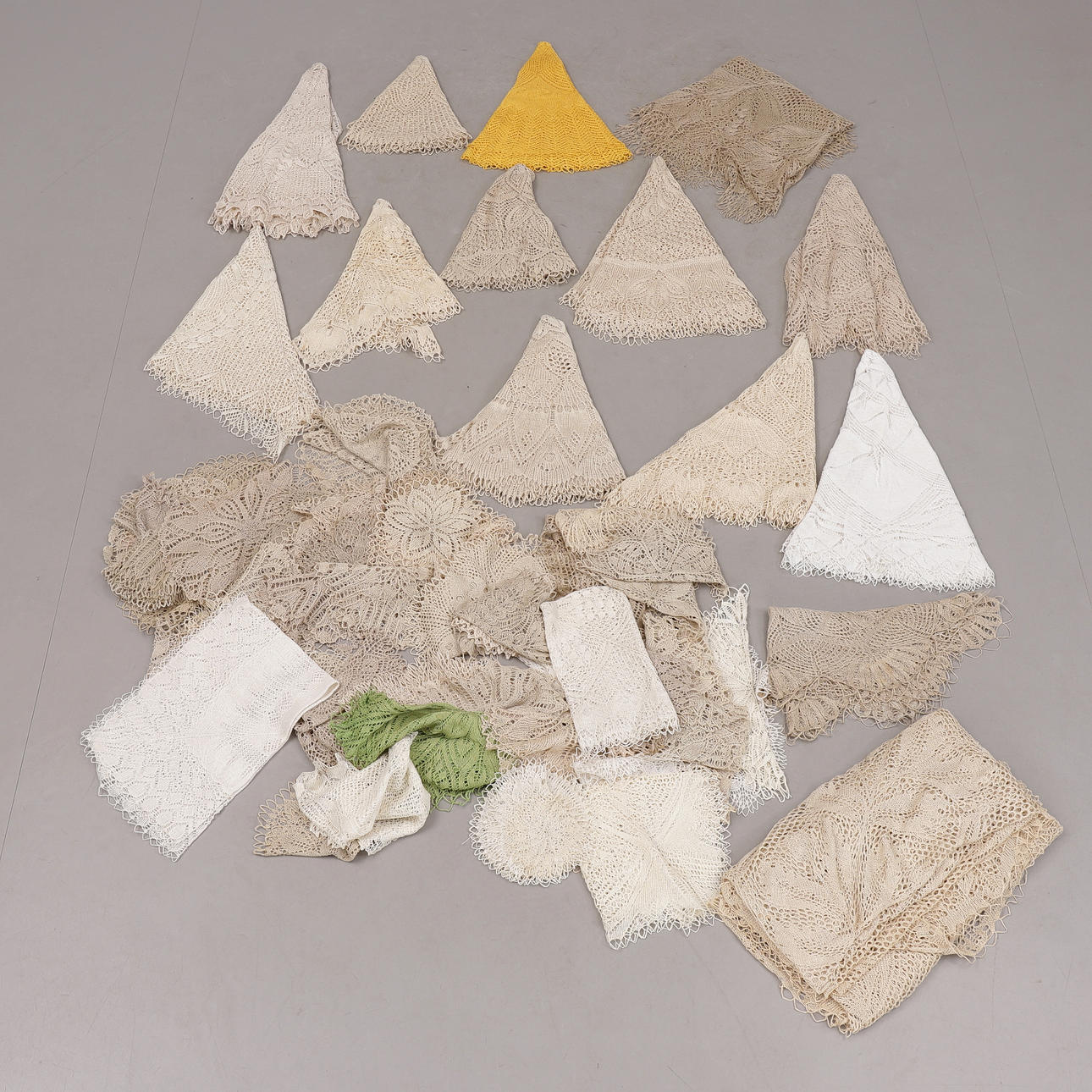 DUKAR, stickade, lin, bomull större parti.